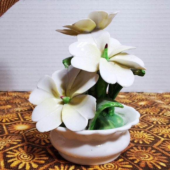 Vintage Radnor Bone China Hand Made White Gardenia Floral Arrangement Figurine - Picture 3 of 17